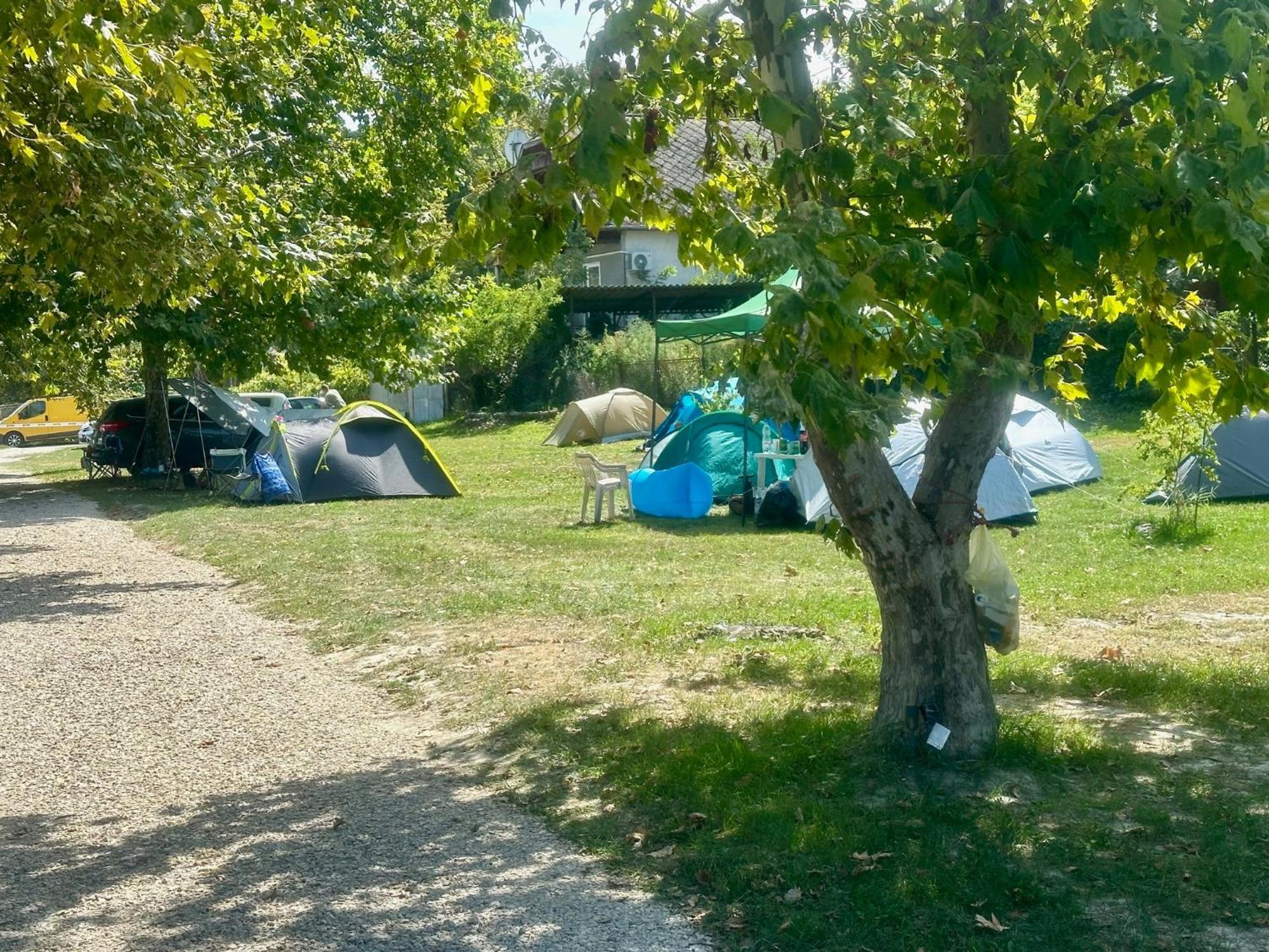 Partifecske Kemping Pilismarot Buitenkant foto
